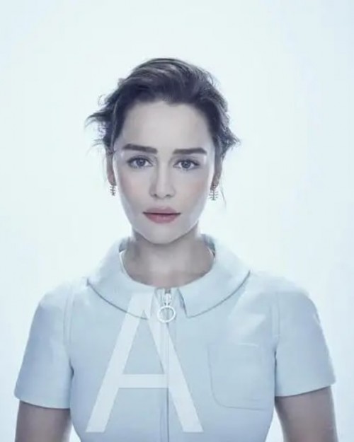 Emilia-Clarke-61394.jpg