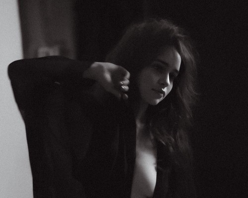 Emilia-Clarke-61605.jpg