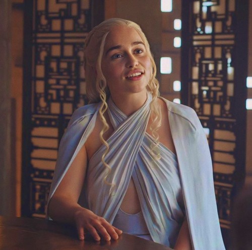 Emilia-Clarke-61825.jpg