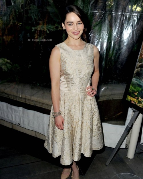 Emilia-Clarke-636688c3d77f45800e7e2.jpg