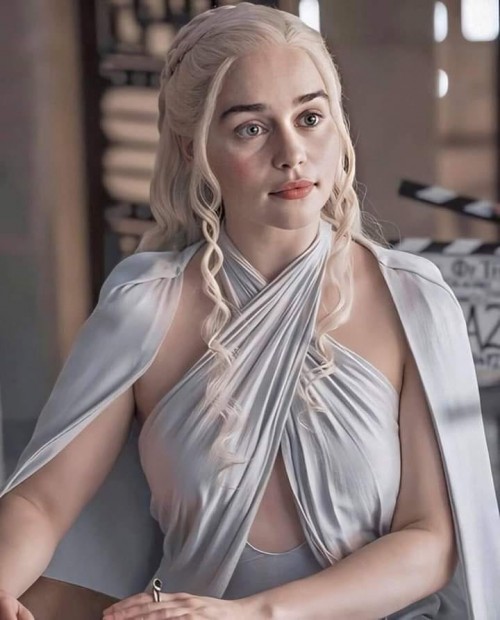 Emilia-Clarke-63872.jpg