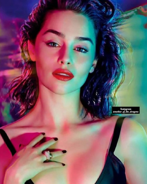 Emilia-Clarke-64157.jpg