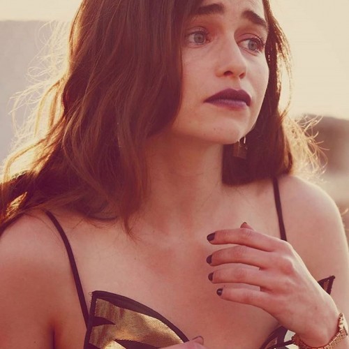 Emilia-Clarke-64277dcb0b17a2d59a88e.jpg