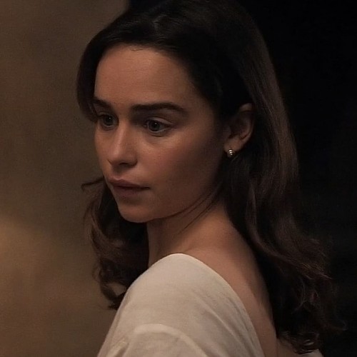 Emilia-Clarke-64783.jpg