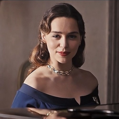 Emilia-Clarke-64785.jpg