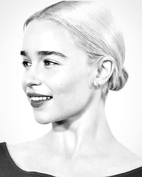 Emilia-Clarke-65032.jpg