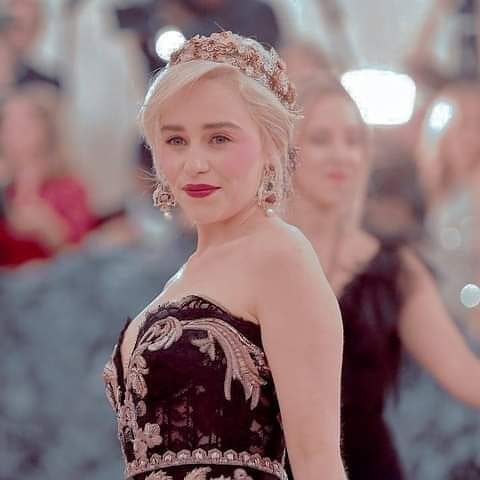 Emilia-Clarke-65064.jpg