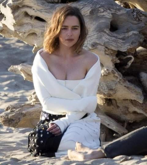 Emilia-Clarke-65068.jpg