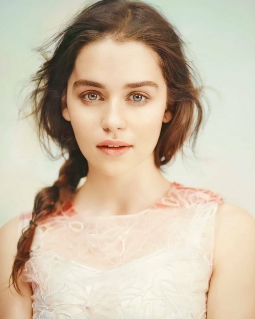 Emilia-Clarke-65204.jpg