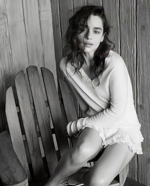 Emilia-Clarke-65238.jpg