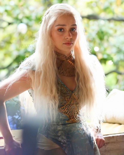 Emilia-Clarke-65244.jpg