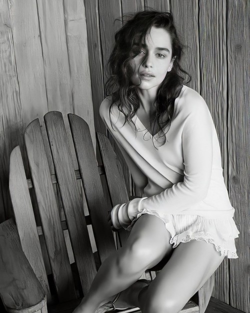 Emilia-Clarke-65778.jpg