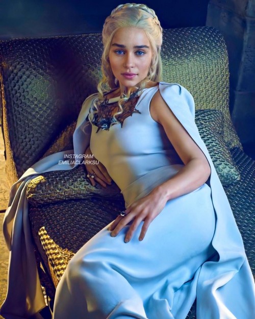 Emilia-Clarke-65788.jpg