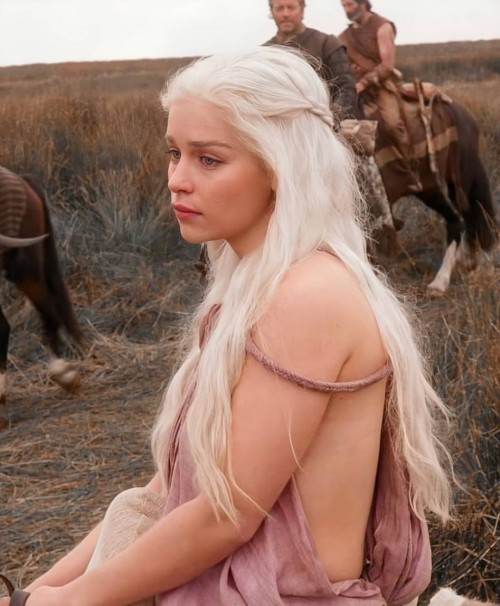 Emilia-Clarke-66240.jpg