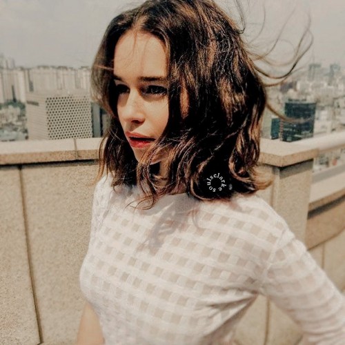 Emilia-Clarke-66303.jpg