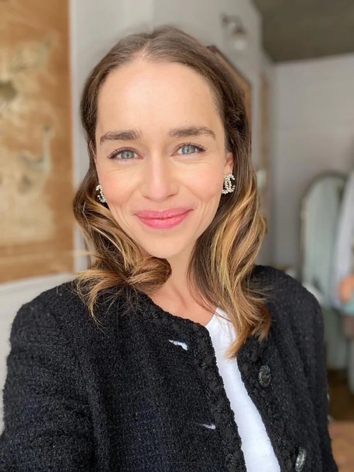 Emilia-Clarke-70282f7900ee44f9a61c8.jpg