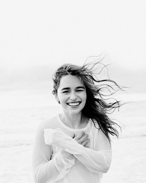 Emilia-Clarke-7031252c747b17fbc9cfd.jpg