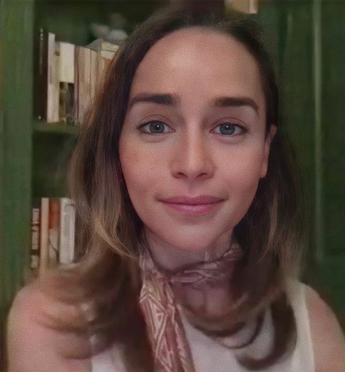 Emilia-Clarke-70328.jpg