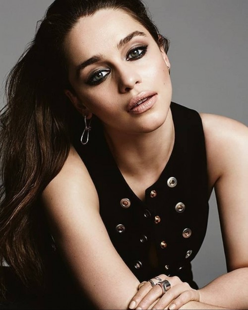 Emilia-Clarke-7033127e6160d19d5b419.jpg