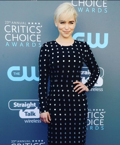 Emilia-Clarke-70334fe5834c27ab7acc2.jpg