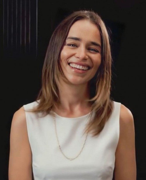 Emilia-Clarke-70374435ea35f1597c990.jpg