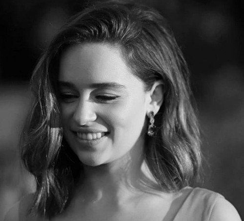 Emilia-Clarke-7041023401ce5f72af84d.jpg