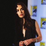 Emilia-Clarke-7044026654780b8083273