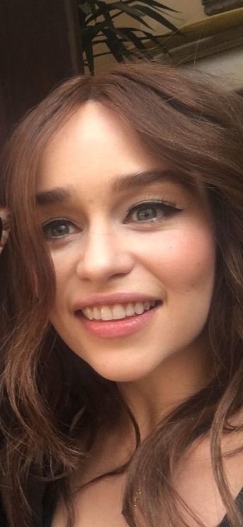 Emilia-Clarke-70492.jpg