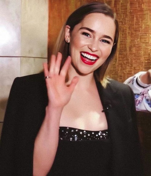 Emilia-Clarke-705246ca50550f262bb87.jpg