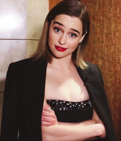 Emilia-Clarke-705255343c72afa139a47.jpg