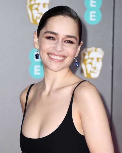 Emilia-Clarke-705354c8a1da8bec1dffc.jpg