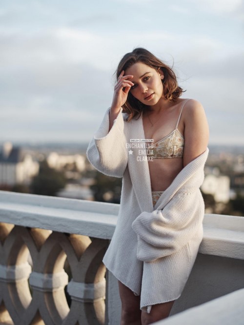 Emilia-Clarke-70558.jpg