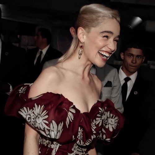 Emilia-Clarke-70568c3d8e9921f99f78d.jpg