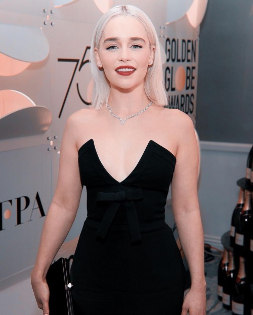 Emilia-Clarke-706122e94b2090a04dffb.jpg