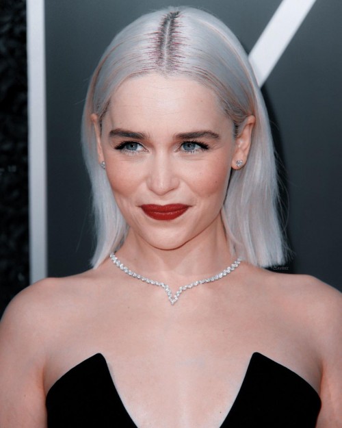 Emilia-Clarke-706145390931aeeeebd86.jpg