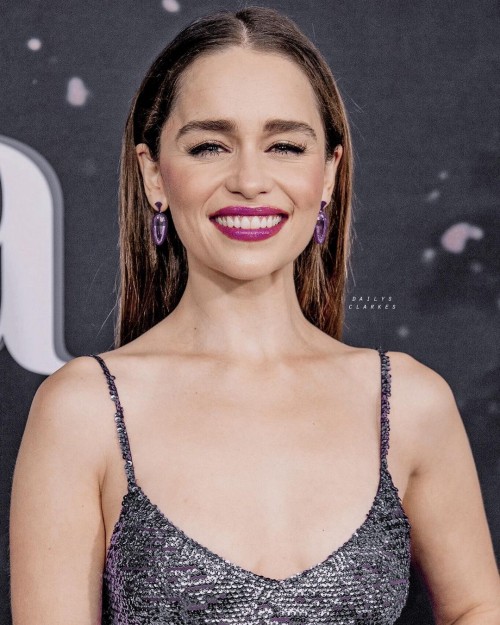 Emilia-Clarke-7070252a434d6be42a429.jpg