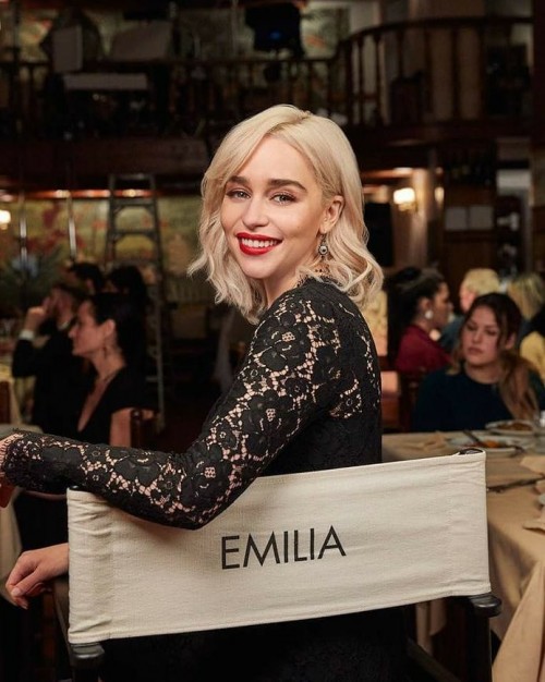 Emilia-Clarke-7070541edfa65fdc8a1a9.jpg