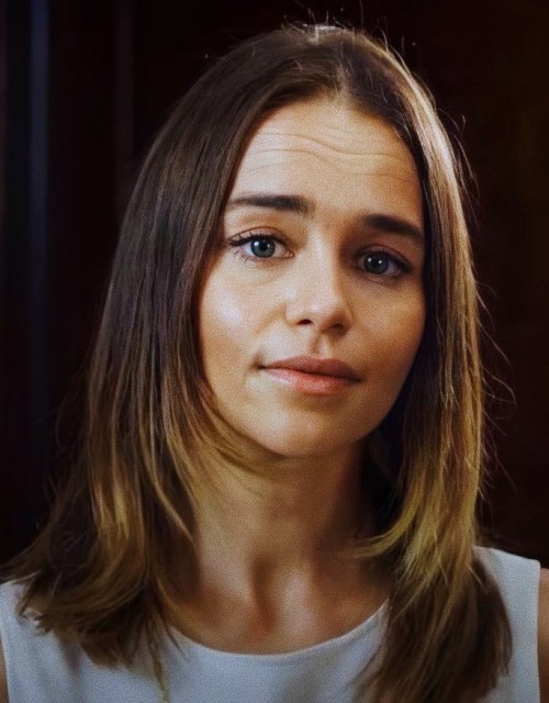 Emilia-Clarke-70730287f35f6e87fb1cb.jpg