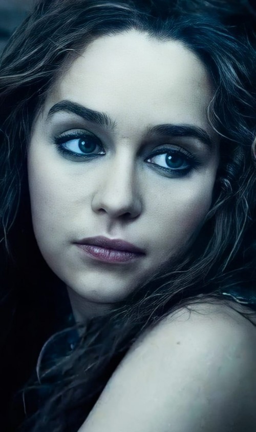 Emilia-Clarke-70882.jpg