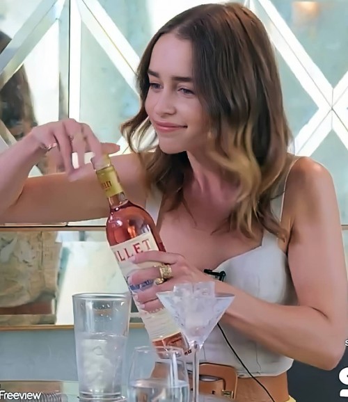 Emilia-Clarke-70966.jpg