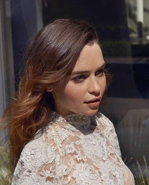 Emilia-Clarke-71404.jpg