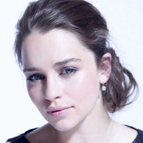 Emilia-Clarke-72017.jpg