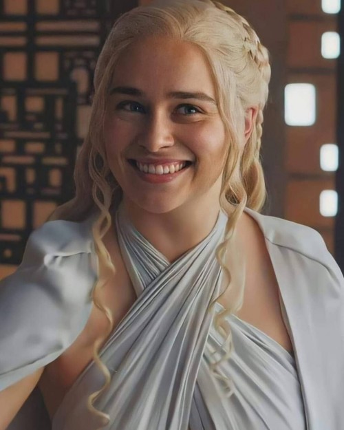 Emilia-Clarke-72028.jpg