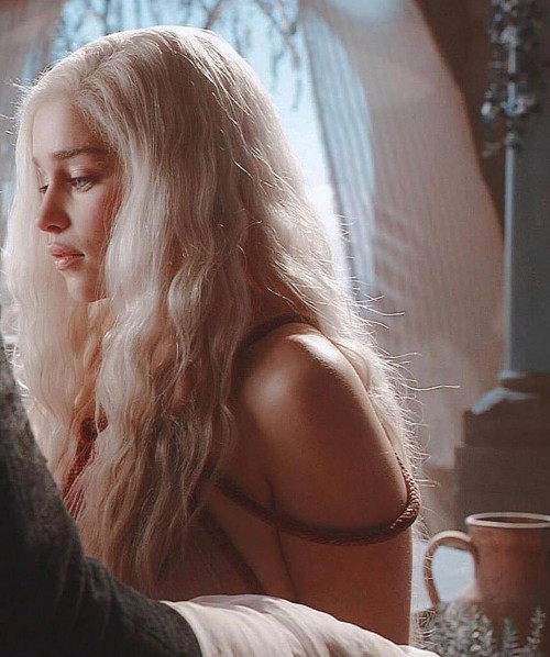 Emilia-Clarke-72033.jpg