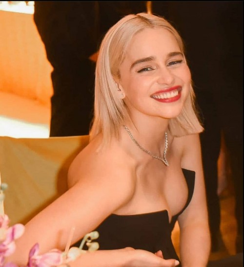 Emilia-Clarke-72965b998842874994365.jpg