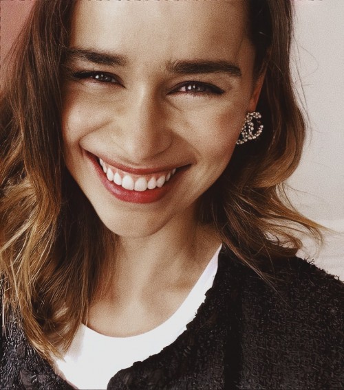 Emilia-Clarke-72966a1d703670af25deb.jpg