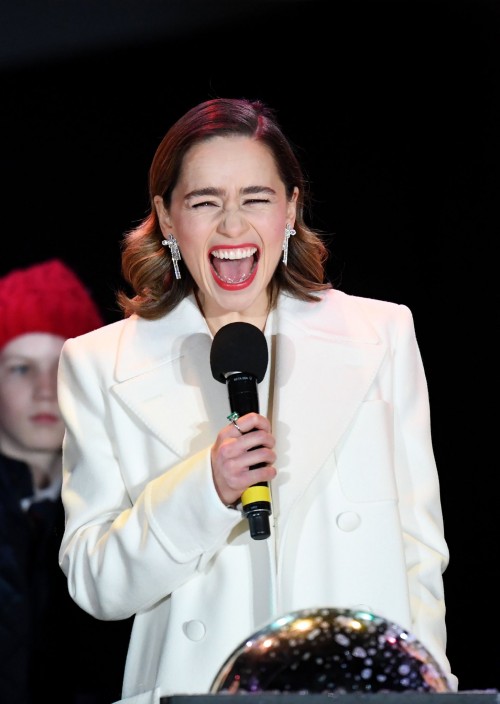 Emilia-Clarke-72993022a6d1482839ae0.jpg