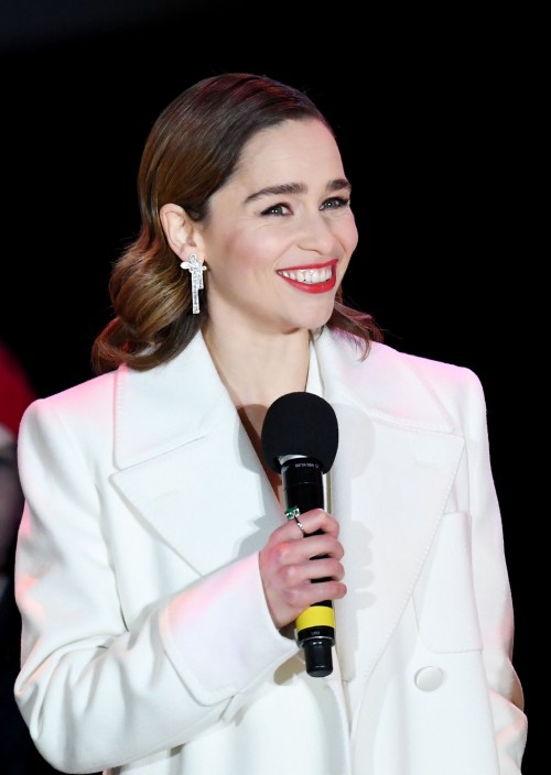 Emilia-Clarke-72994f4e9e3f7cabf2f1a.jpg