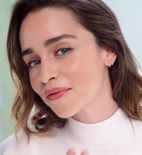 Emilia-Clarke-73493.jpg