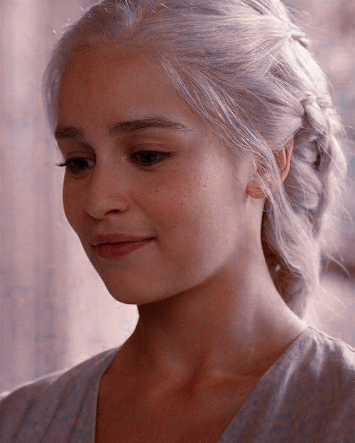 Emilia-Clarke-73978.jpg